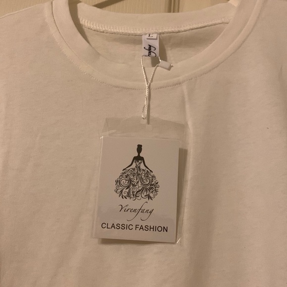 White Mesh floral appliqué sleeve -Long sleeved crew neck Tshirt- Size M-NWT - Picture 5 of 7